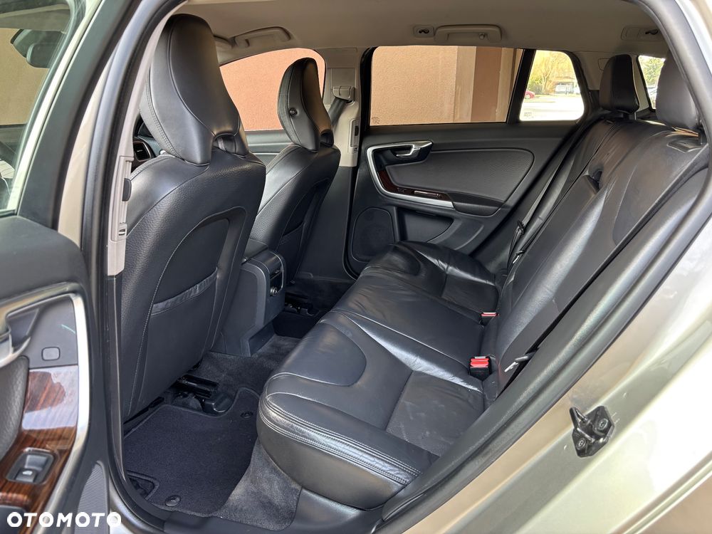 Volvo V60 D3 Summum - 8