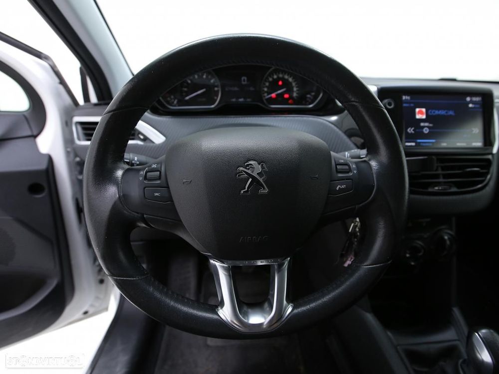 Peugeot 208 - 15