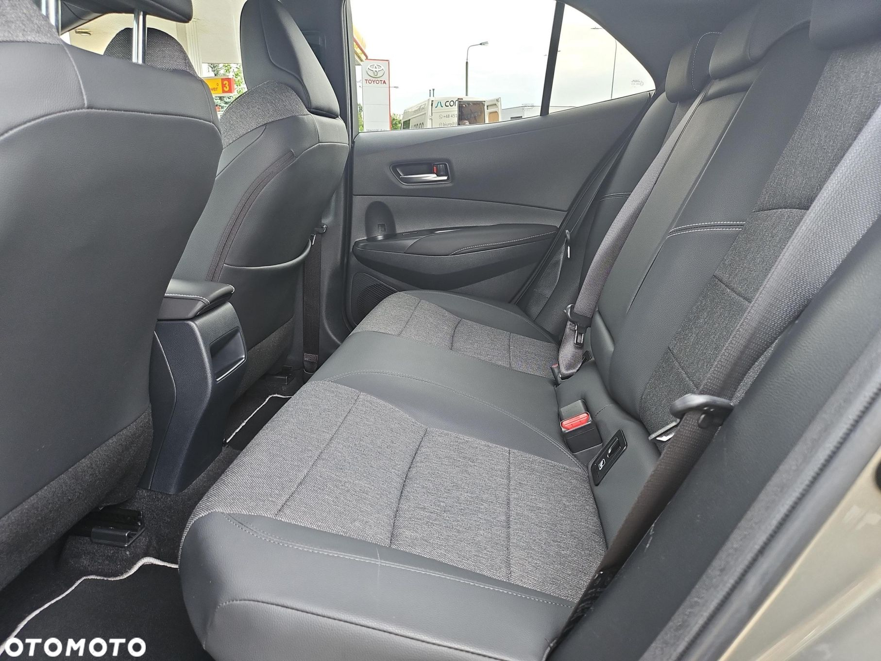 Toyota Corolla 1.8 Hybrid Style - 14