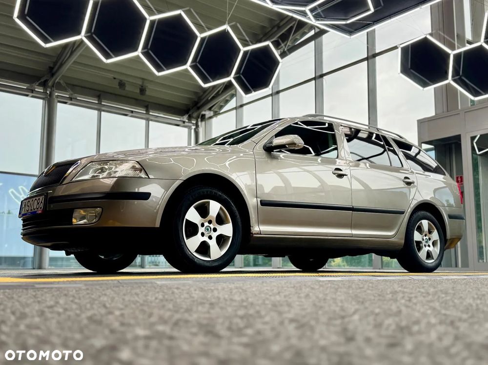 Skoda Octavia 1.6 Combi Ambiente - 5