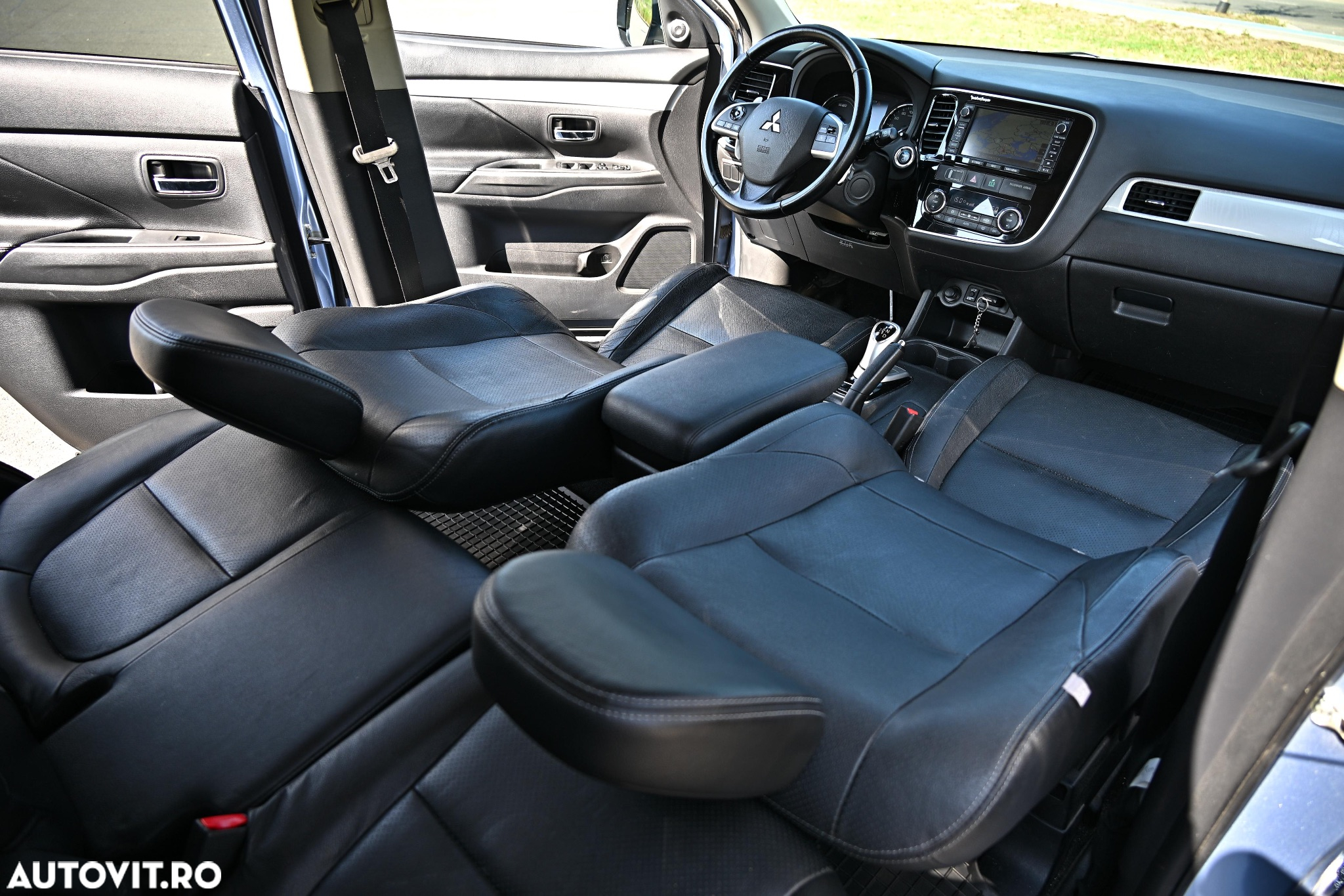 Mitsubishi Outlander 2.0 4WD Plug-In Hybrid - 11