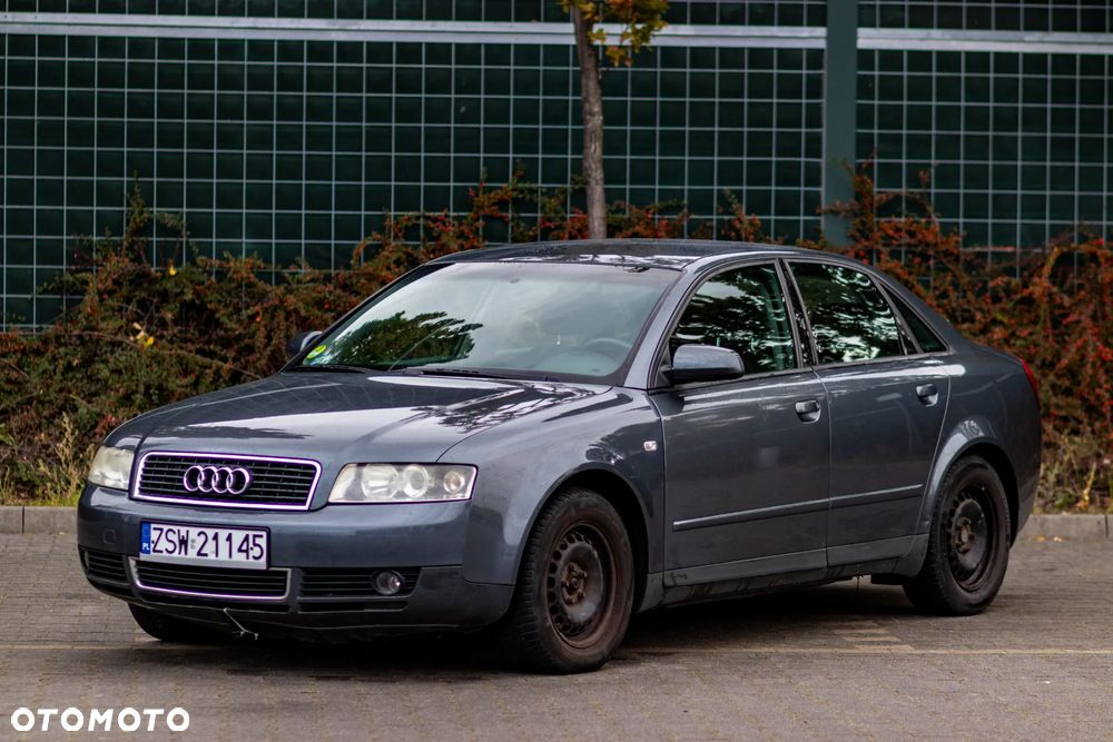 Audi A4 Limousine - 1