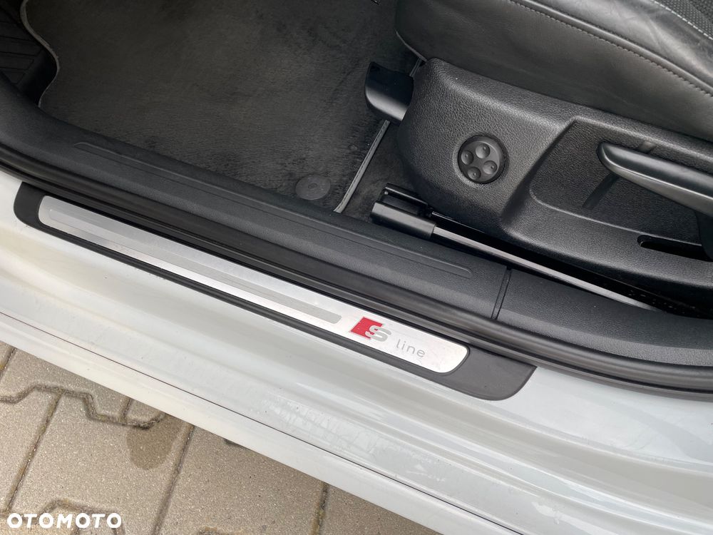 Audi A4 Avant 2.0 TDI ultra S tronic sport - 29