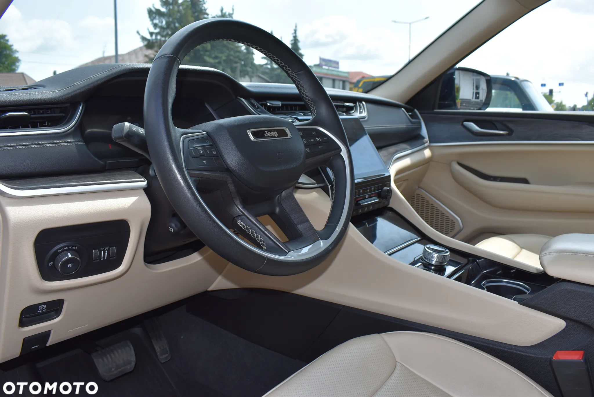 Jeep Grand Cherokee - 15