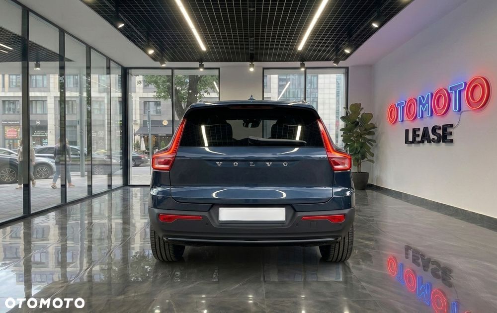 Volvo XC 40 B3 Plus Dark - 3