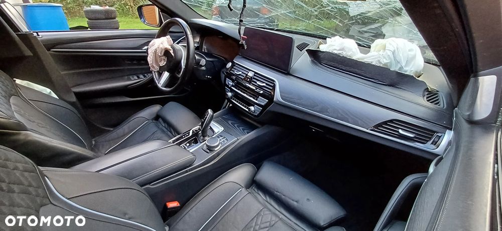 BMW Seria 5 530e xDrive - 28