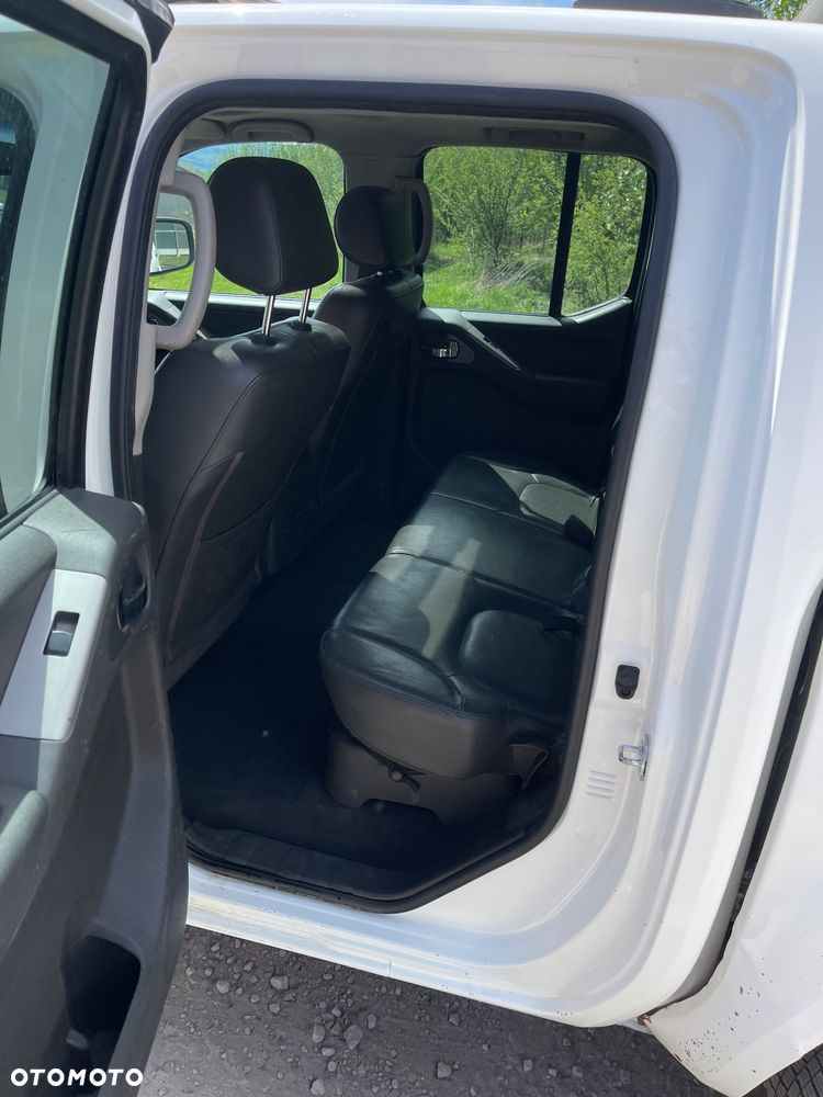 Nissan Navara 2.5 D Platinum - 12