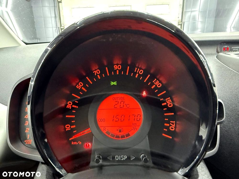 Toyota Aygo x-play touch - 17