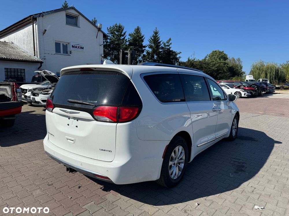 Chrysler Pacifica - 7