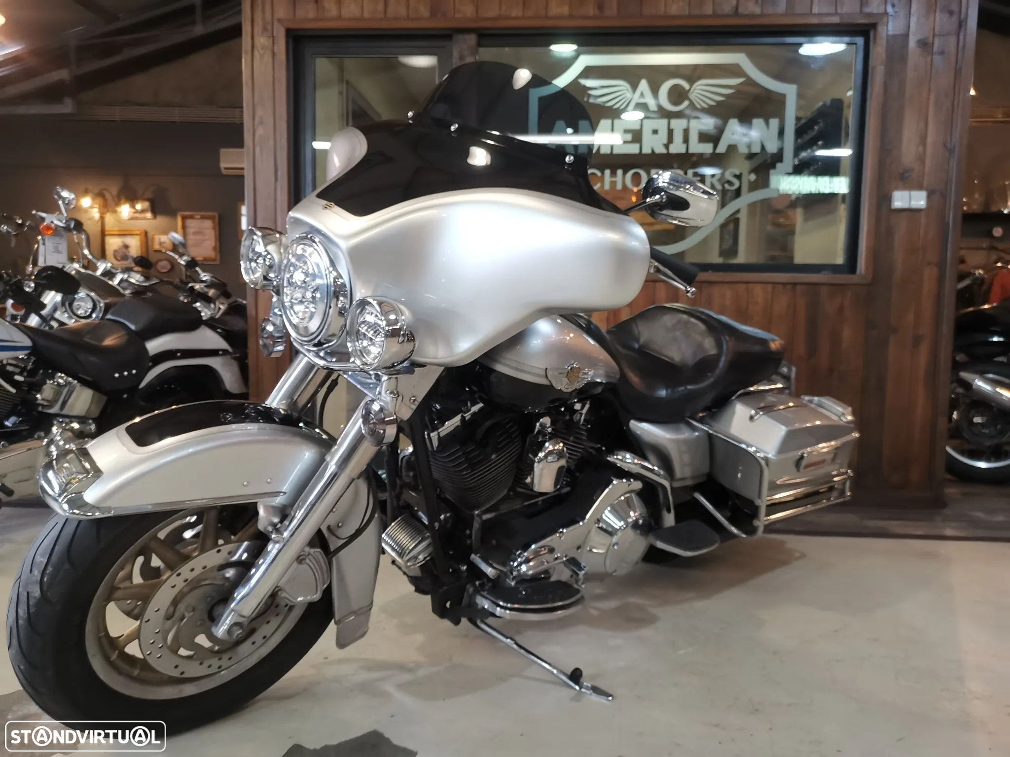 Harley-Davidson FLHTC CENTENÁRIA - 11
