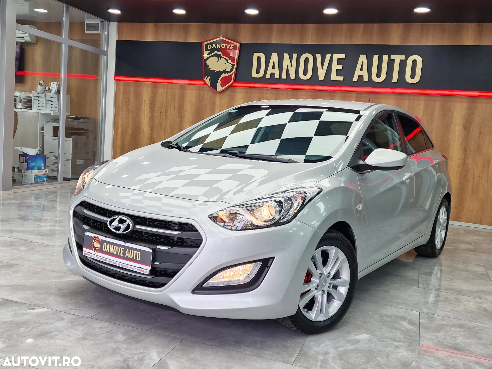 Hyundai i30 1.6 CRDI Automatik Style - 9