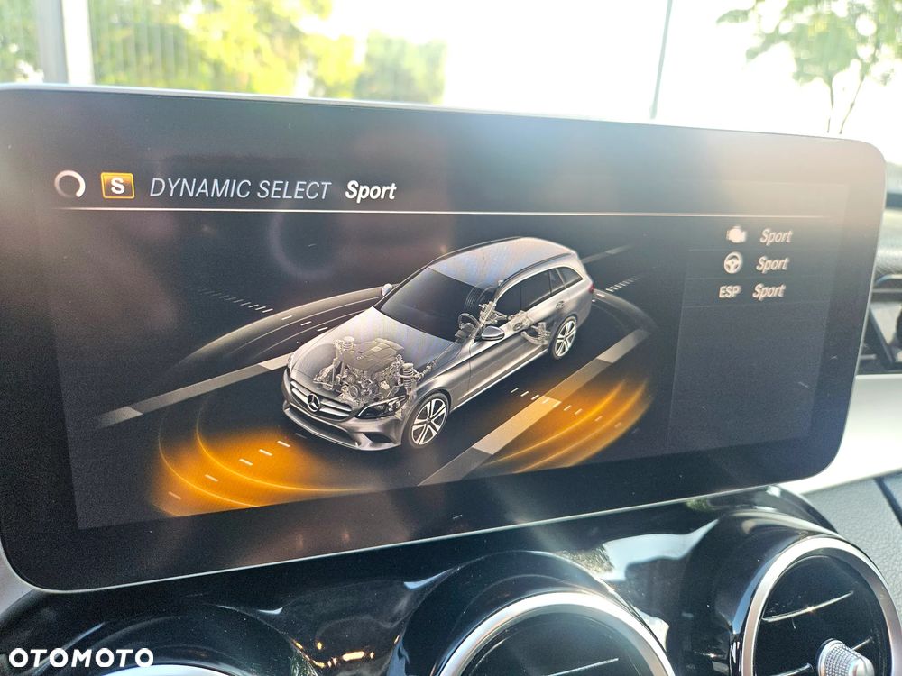 Mercedes-Benz Klasa C 220 d 4Matic T 9G-TRONIC - 38