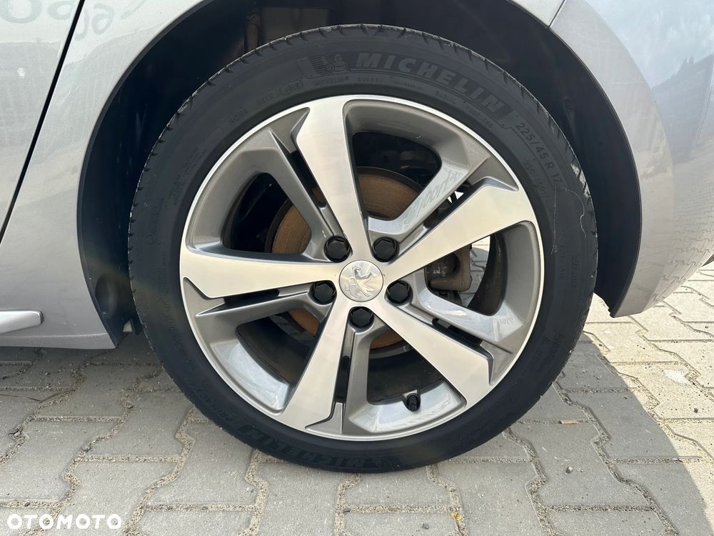 Peugeot 308 1.2 PureTech GPF GT Pack S&S - 11