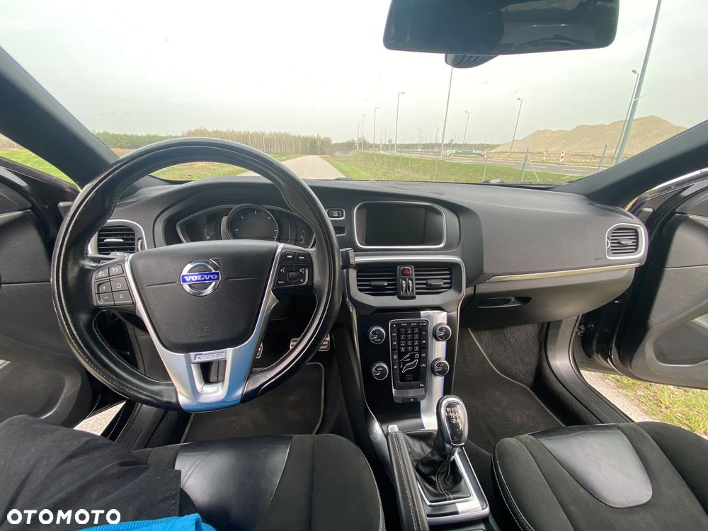 Volvo V40 D2 R Design - 8