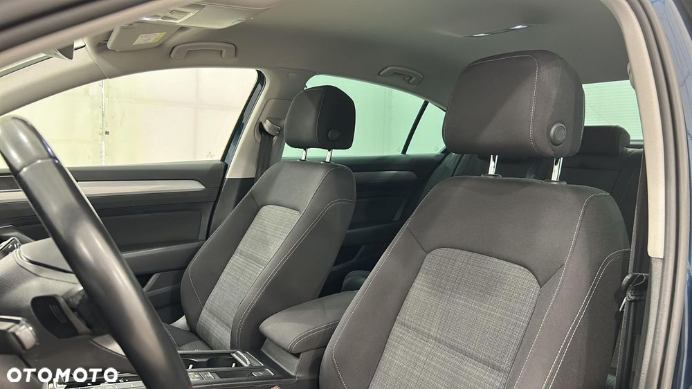 Volkswagen Passat - 11
