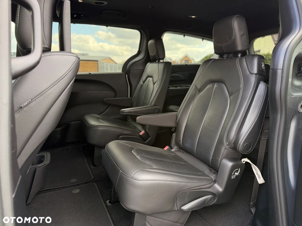 Chrysler Pacifica - 17