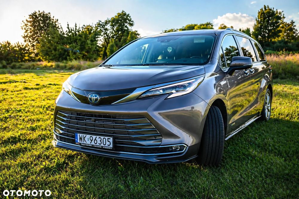 Toyota Sienna - 2