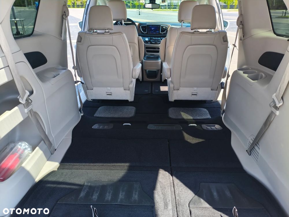 Chrysler Pacifica - 13