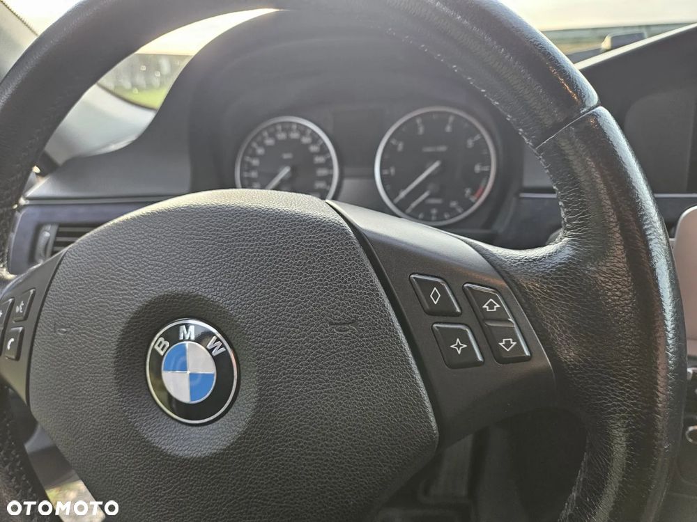 BMW Seria 3 318i - 37