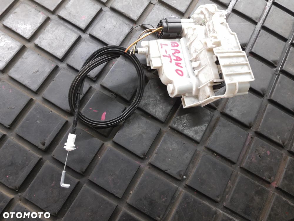 ZAMEK LEWY TYŁ TYLNY  FIAT BRAVO II EUROPA - 1