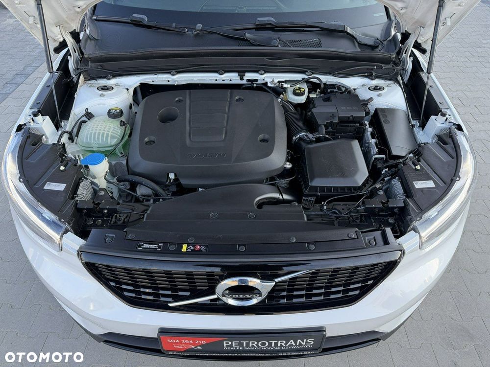 Volvo XC 40 D4 SCR AWD R-Design - 4