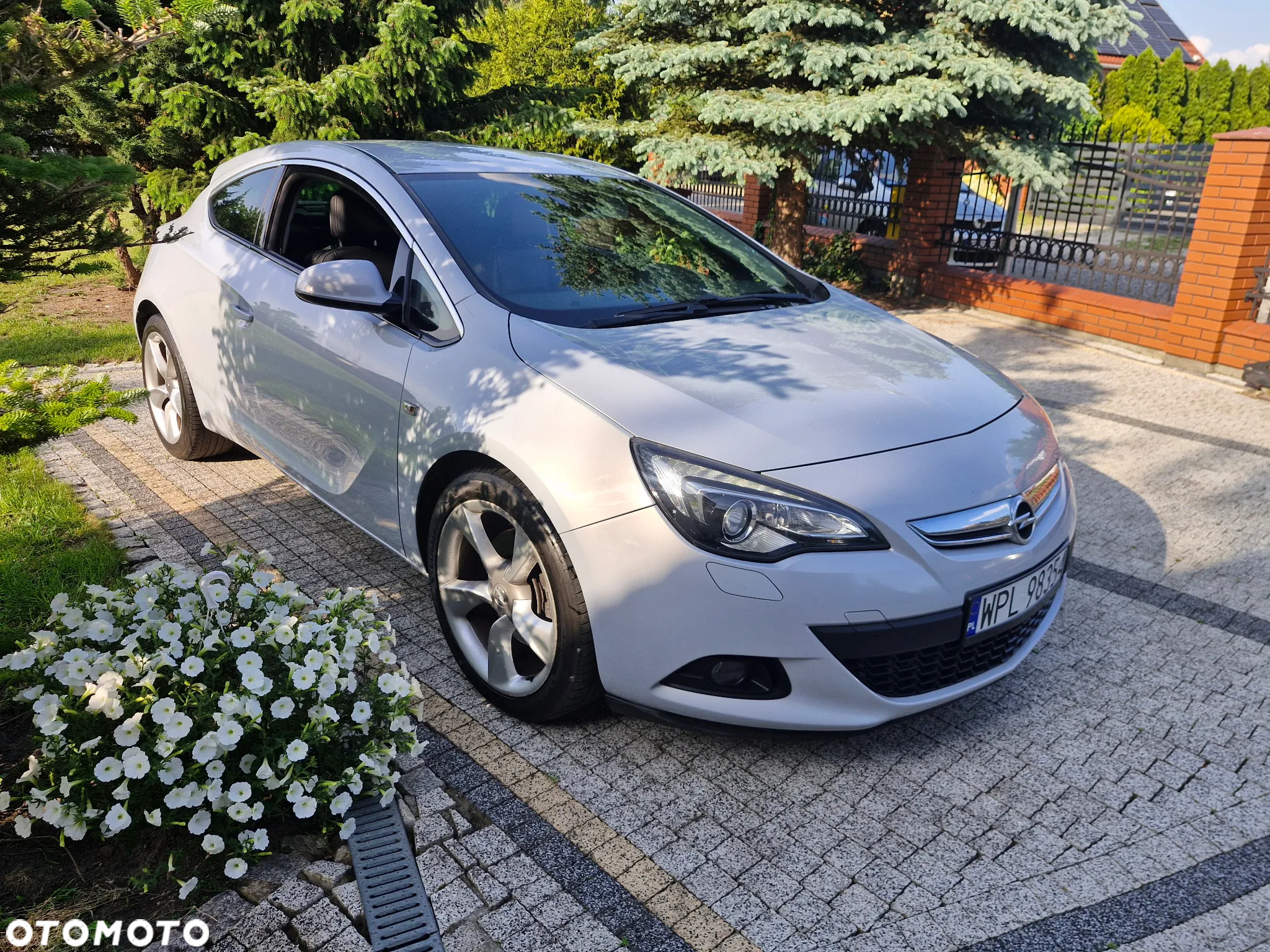 Opel Astra GTC 2.0 CDTI ecoFLEX Start/Stop Active - 2