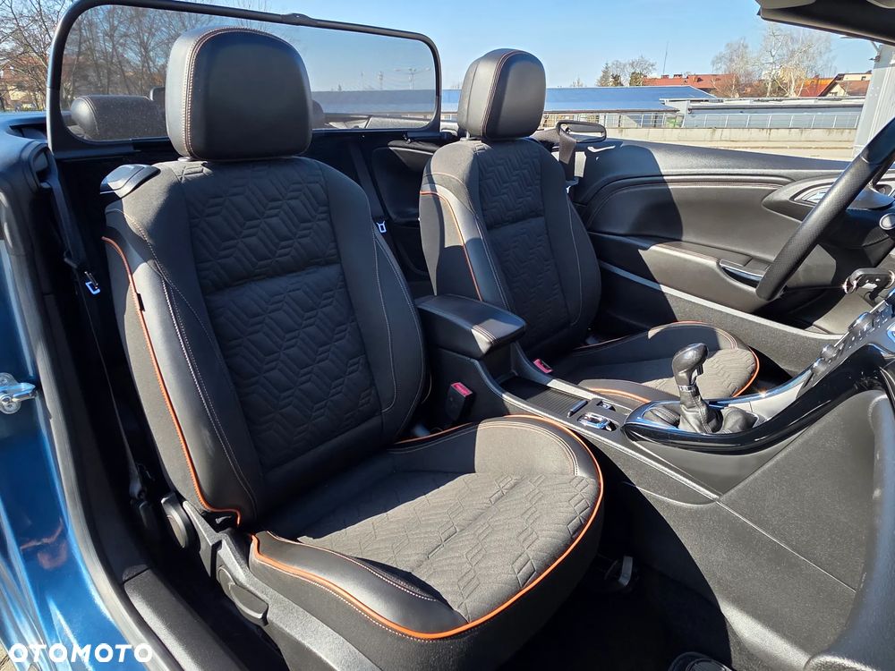 Opel Astra 2.0 T Cosmo - 12