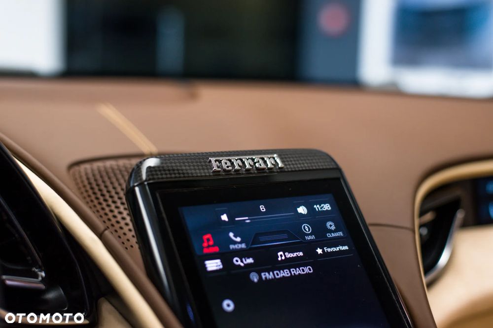 Ferrari Roma Spider - 25