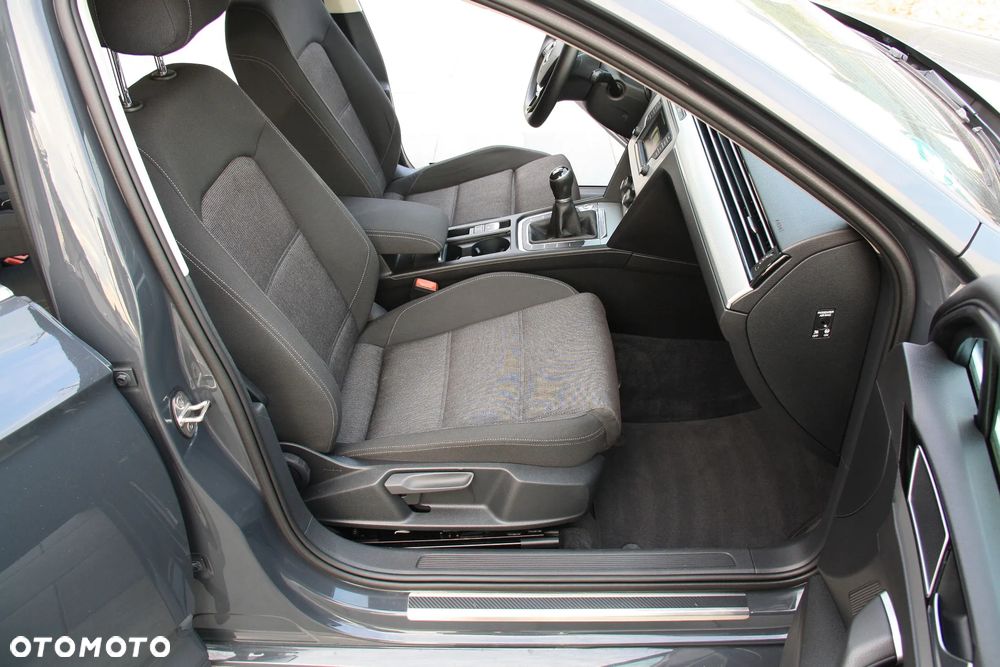 Volkswagen Passat 2.0 TDI BMT Comfortline - 22