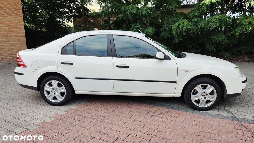 Ford Mondeo 1.8 Trend - 11