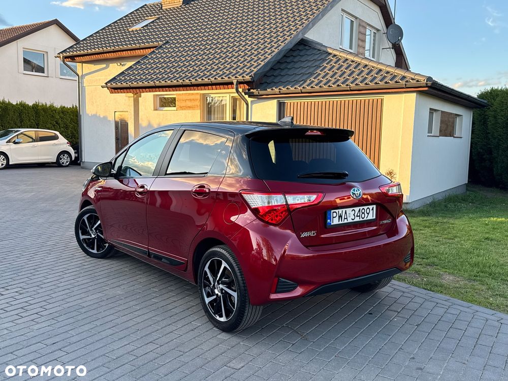 Toyota Yaris Hybrid 100 Selection Platinum - 3