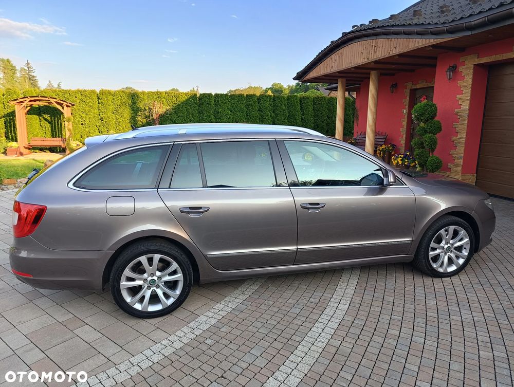 Skoda Superb 2.0 TDI DSG Exclusive - 17
