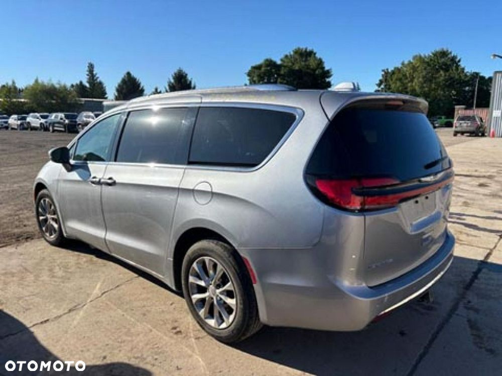 Chrysler Pacifica - 4