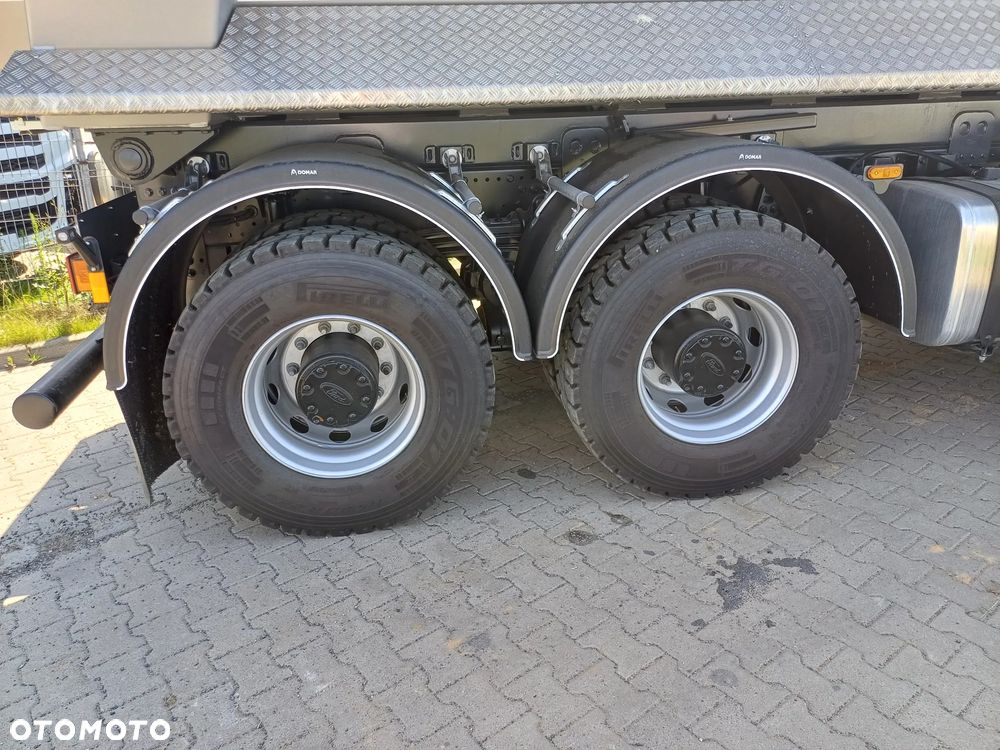 Ford F-LINE - 25