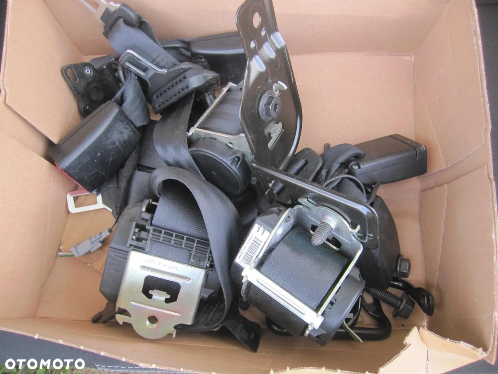 clio iv 5 drzwi kanapa tylna pasy - 3