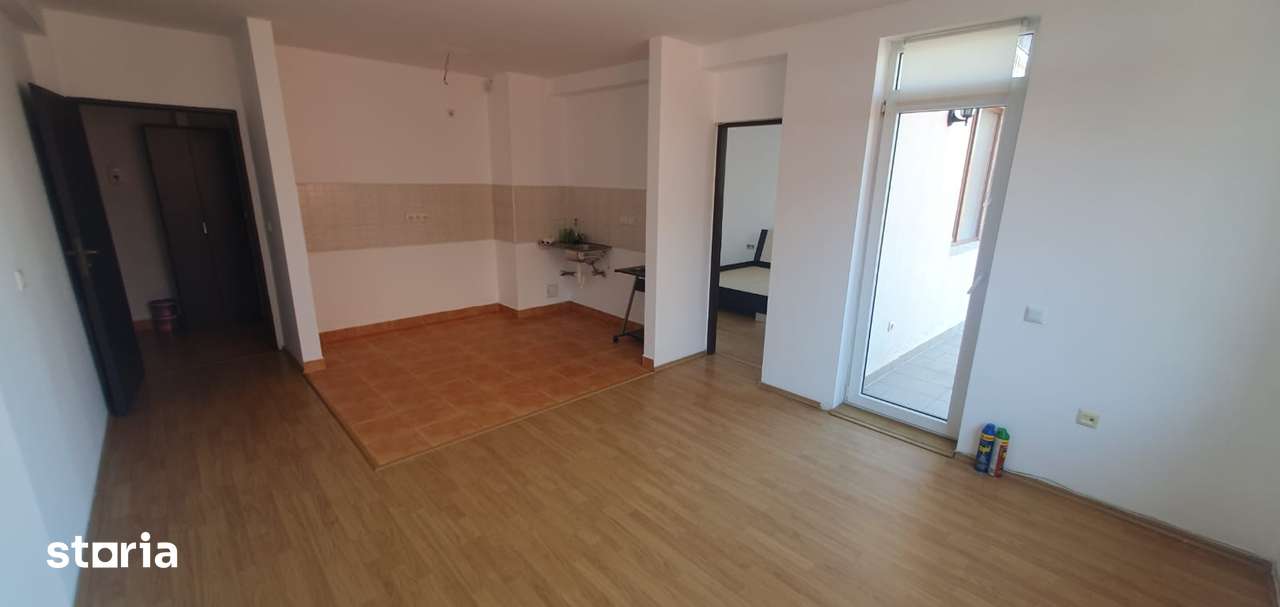 2 camere semid., 1 terasa, incalzire geotermala, necesita renovare — fotografia 1