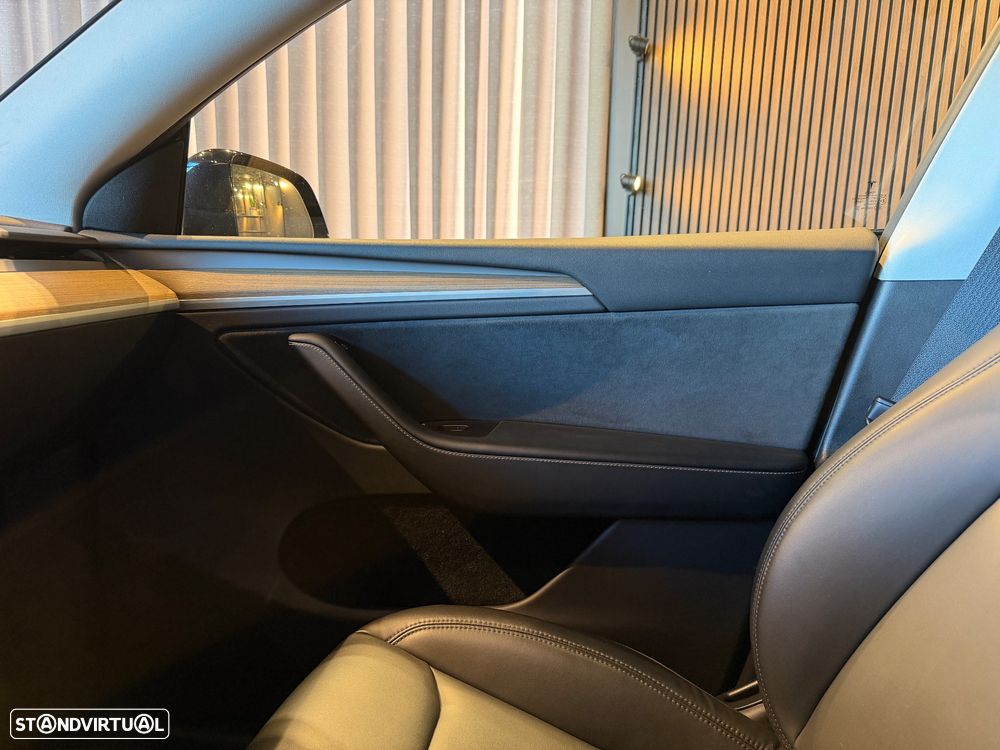Tesla Model Y Performance Dual Motor AWD - 27