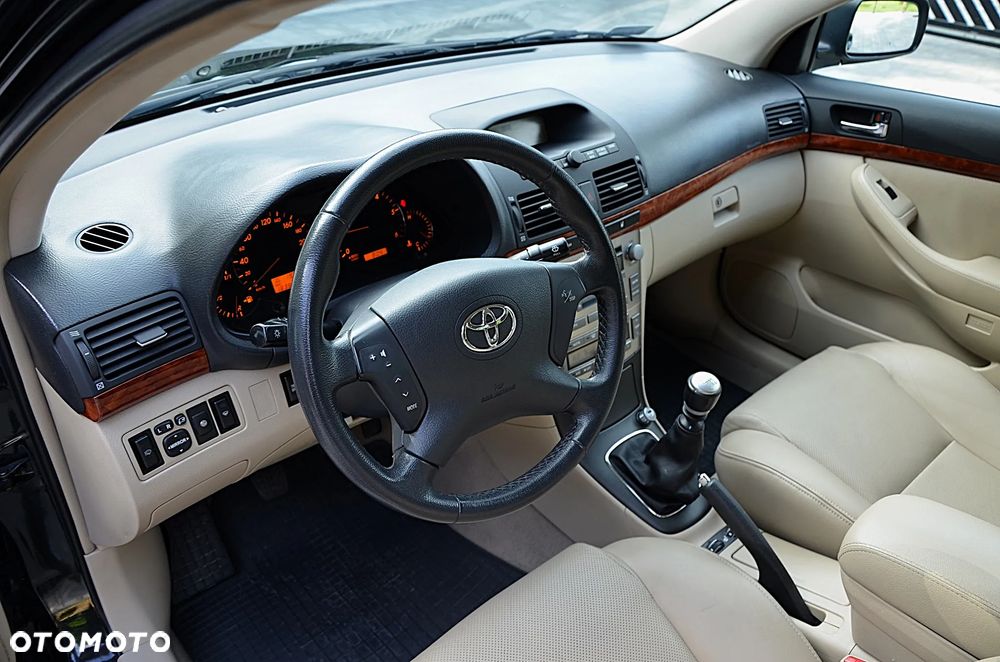Toyota Avensis 2.2 D-4D Prestige - 15