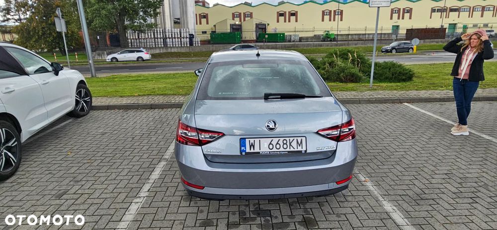Skoda Superb 2.0 TDI SCR Ambition DSG - 4