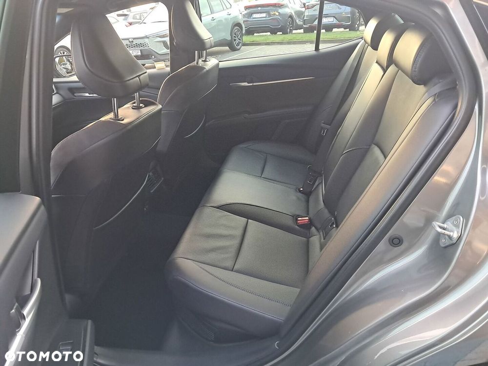 Toyota Camry - 27