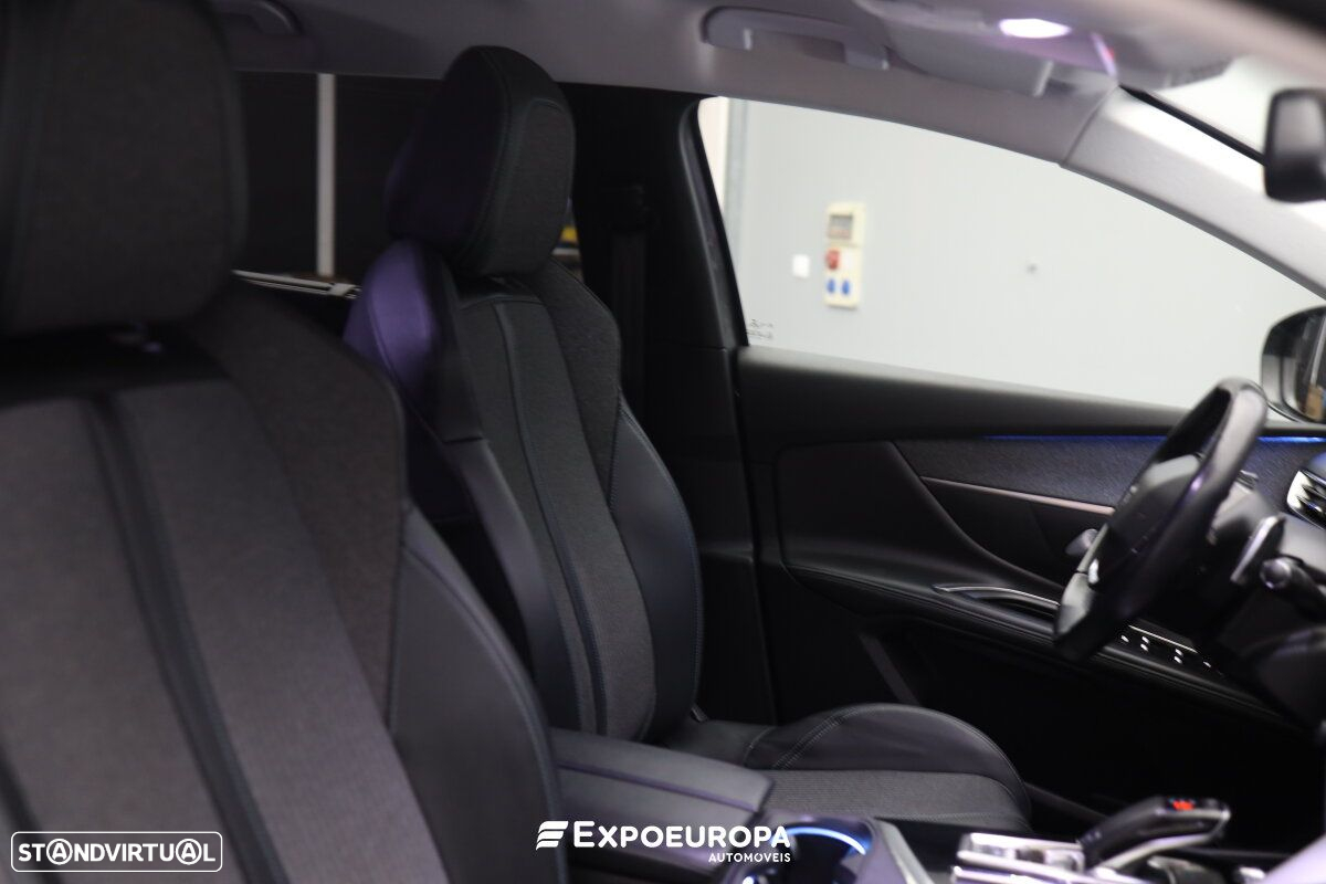 Peugeot 5008 1.5 BlueHDi Allure Pack EAT8 - 26