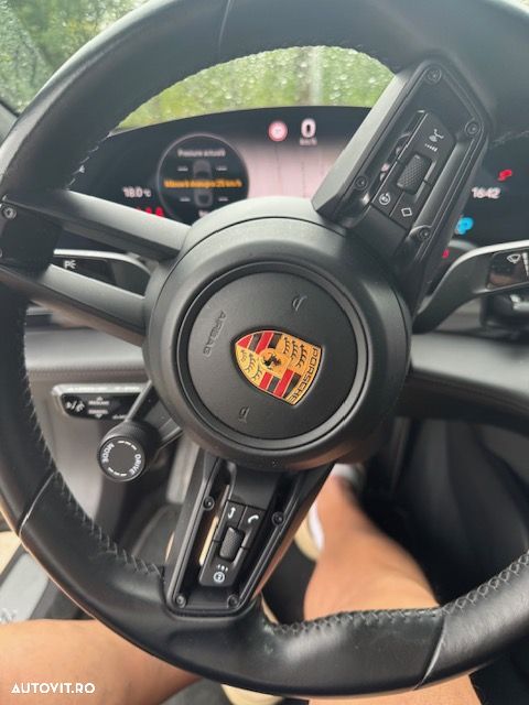 Porsche Taycan - 13