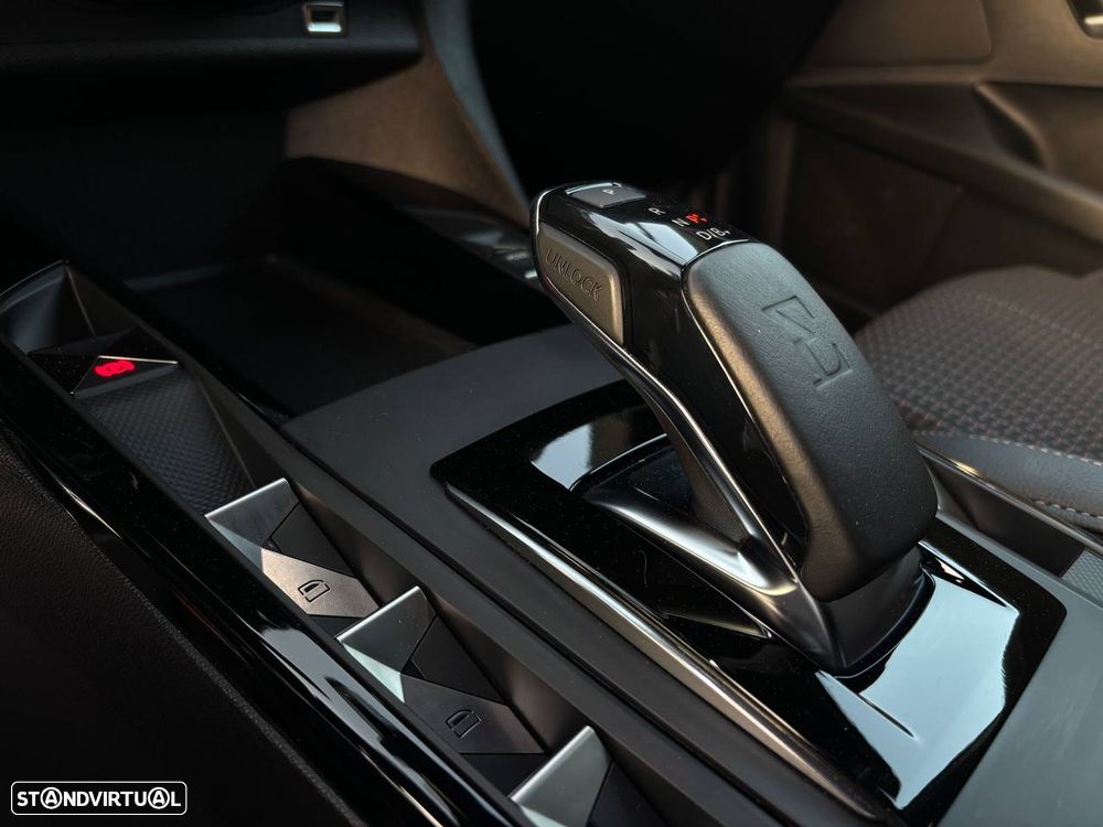 DS DS3 Crossback E-TENSE PERFORMANCE LINE + - 13