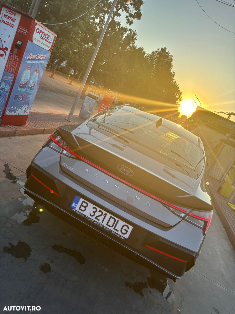 Hyundai Elantra - 6