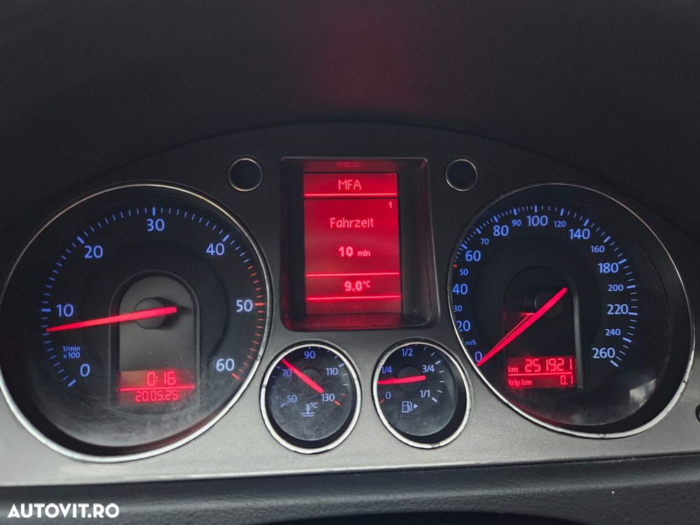 Volkswagen Passat 1.9 TDI DPF BlueMotion - 8