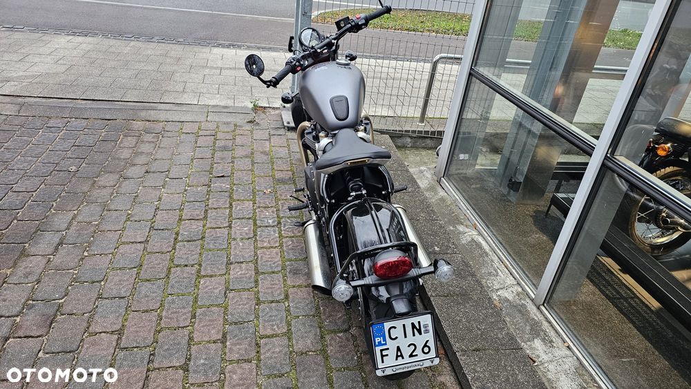 Triumph Bonneville Bobber - 5