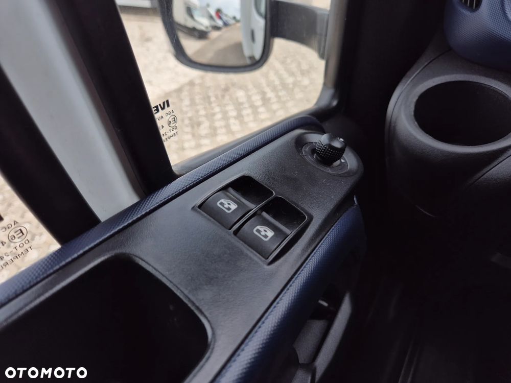 Iveco Daily 50C18 / 35C18 3.0 HPi Hi-Matic, kontener 4.38m x 2.25m x 2.38m , winda 750KG, klimatyzacja, pneumatyka, HAK 3.5T - 13