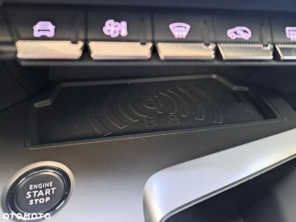 Peugeot 408 1.6 Plug-In Hybrid 225 GT EAT8 - 10