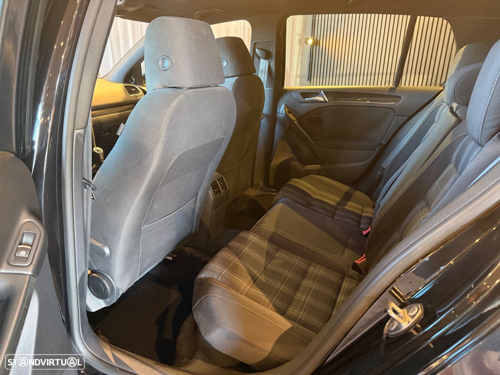 VW Golf 2.0 TDi DPF GTD - 23