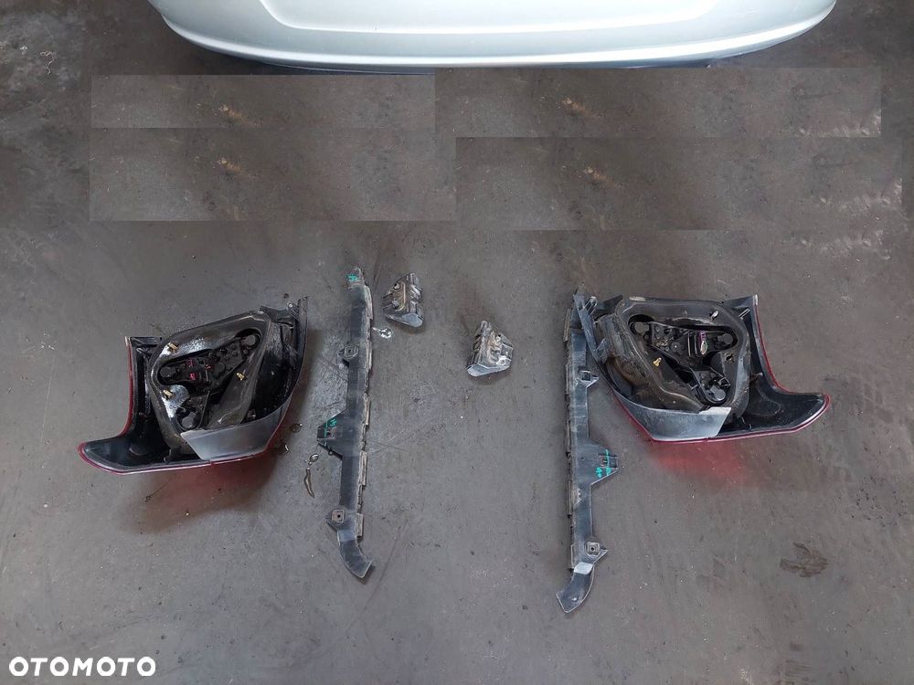 KOMPLETNY TYŁ KLAPA ZDERZAK LAMPY TYŁ TOYOTA AVENSIS T25 1C0 - 3